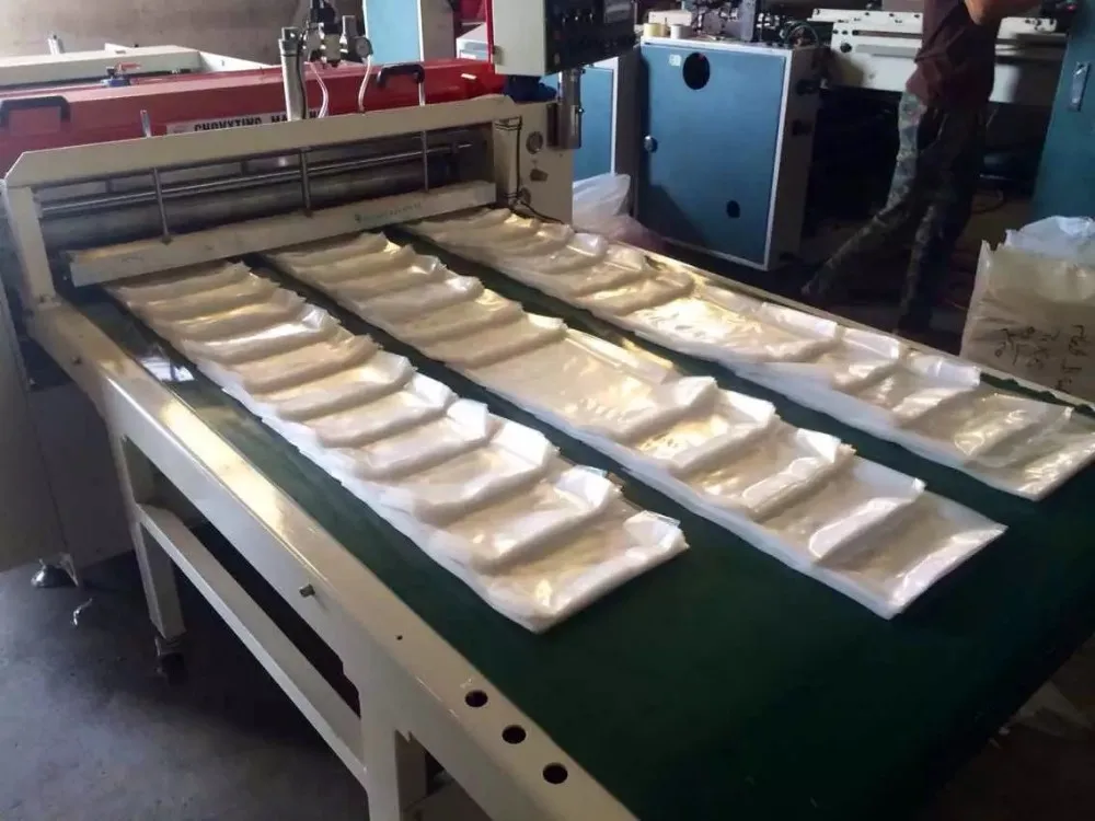 
PE LDPE polyethylene flying knife cutting plastic big garbage bag machine double heat sealing bag making machine 