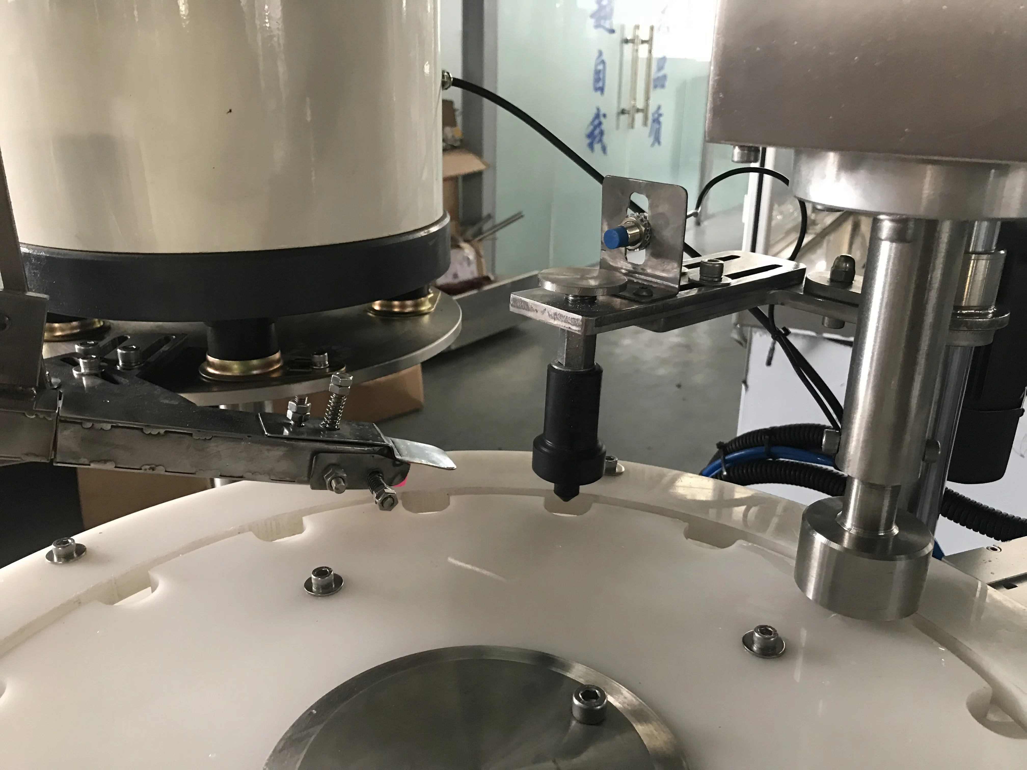 Прямая продажа с завода, автоматическая машина для розлива бутылок с эфирным маслом, травами, цветами