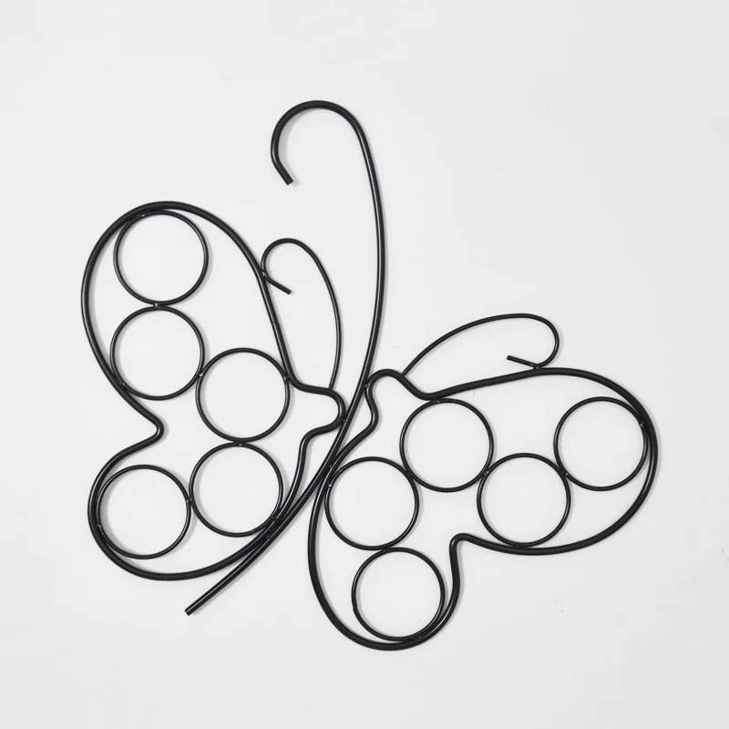 Fashionable Black Leaf Design Scarf Holder