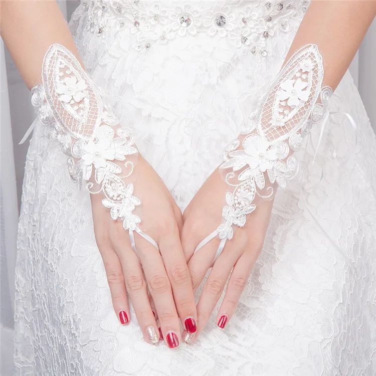 
fashionable fingerless wedding lace bridal mitten 