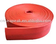 Красный пожарный шланг