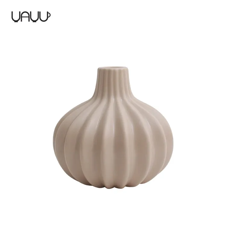 China supplier restaurant decoration garlic shape ceramic flower vase