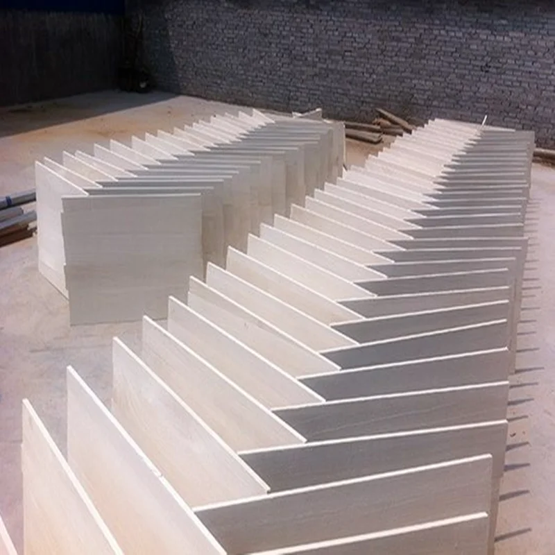 Karate equipment of paulownia breaking board