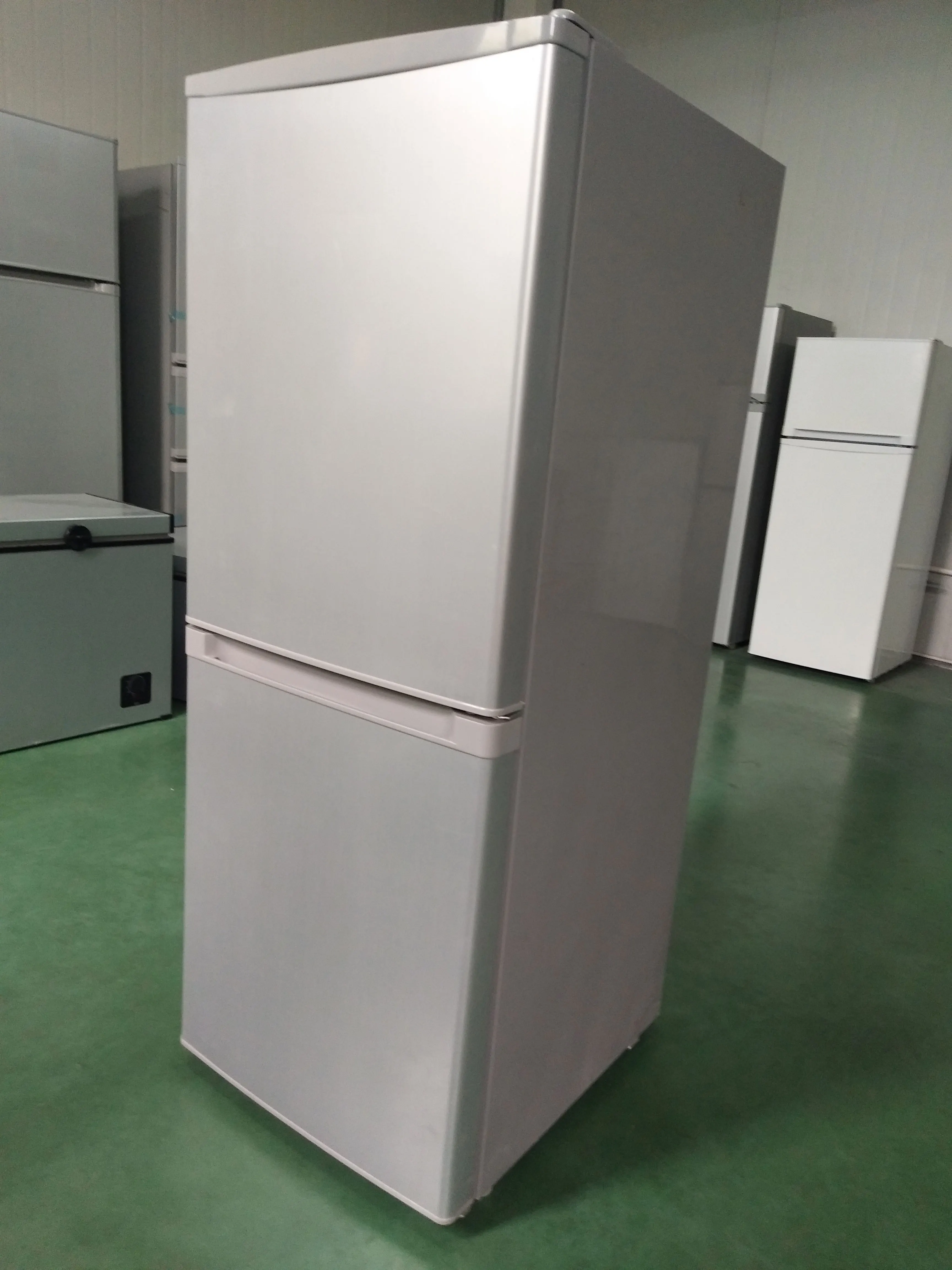 Home Application top fridge bottom freezer 12V/24V DC Refrigerator 168 Liters 300W Solar Panel Solar Refrigerator