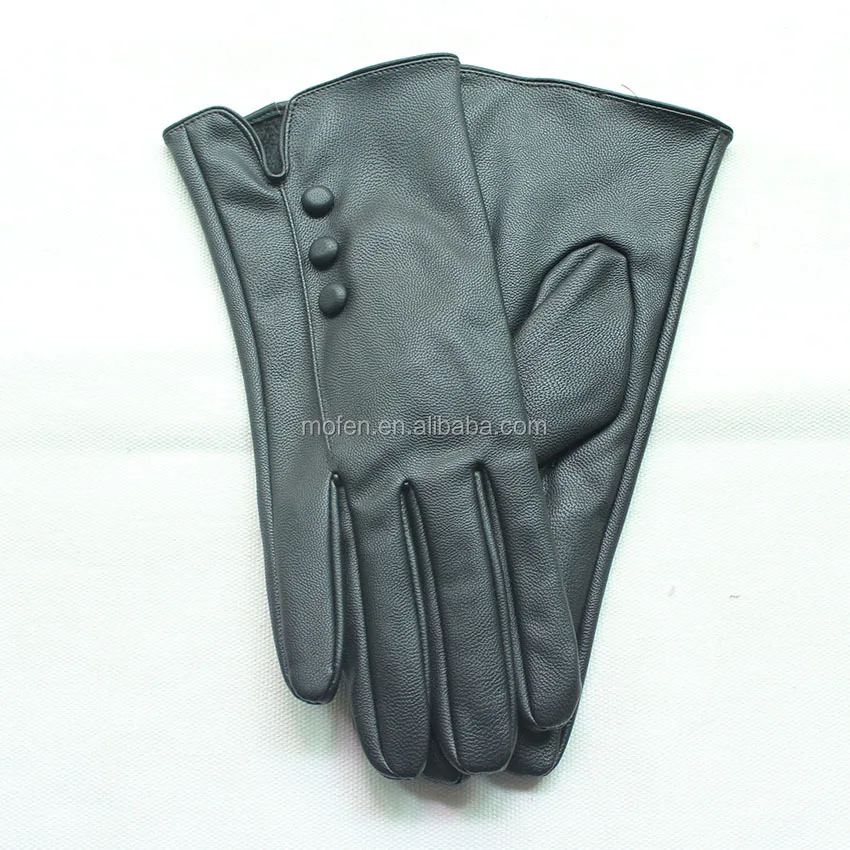 Черные кожаные перчатки дамы