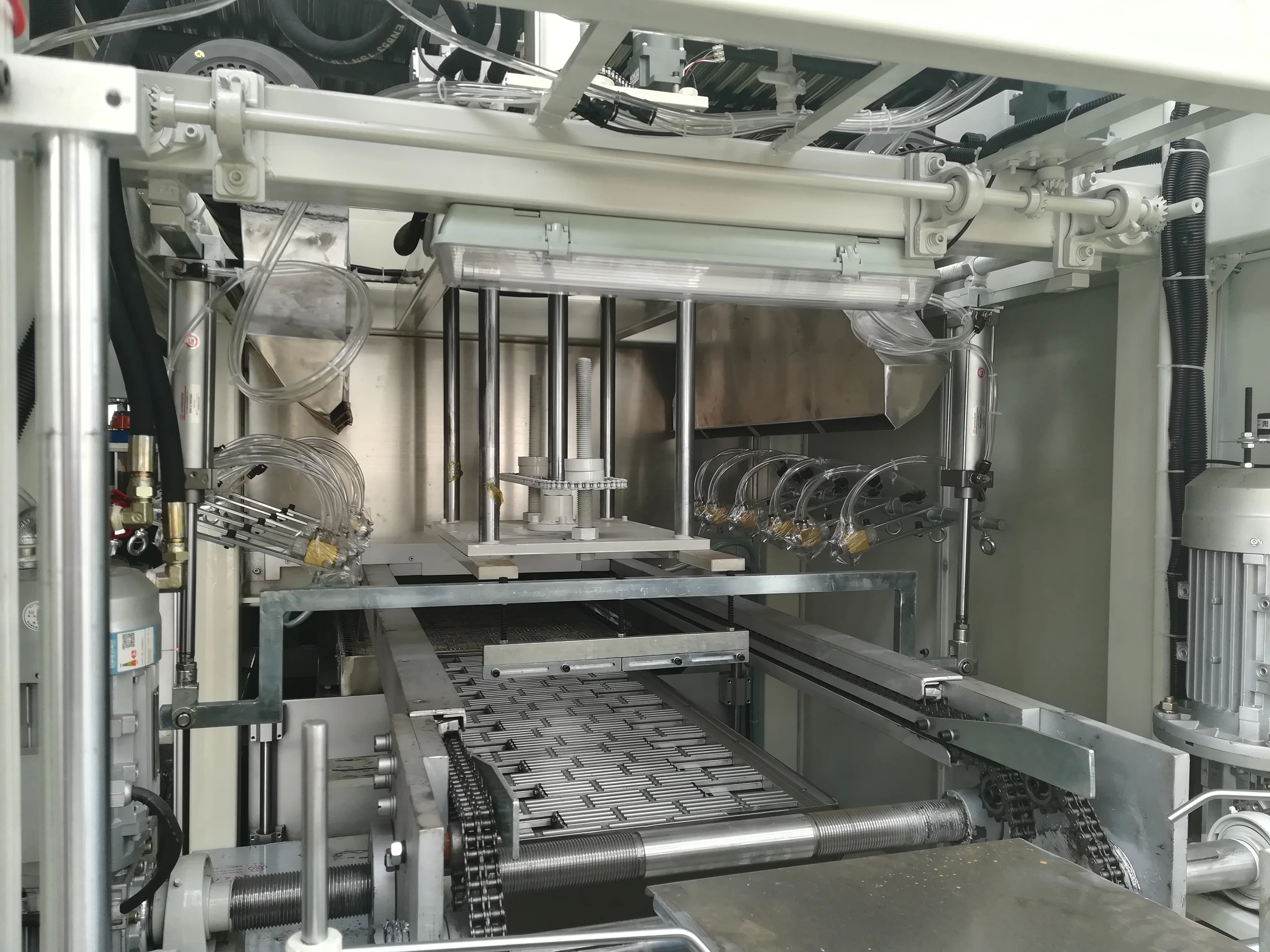 Full automatic positive and negative(3 station) thermoforming machine