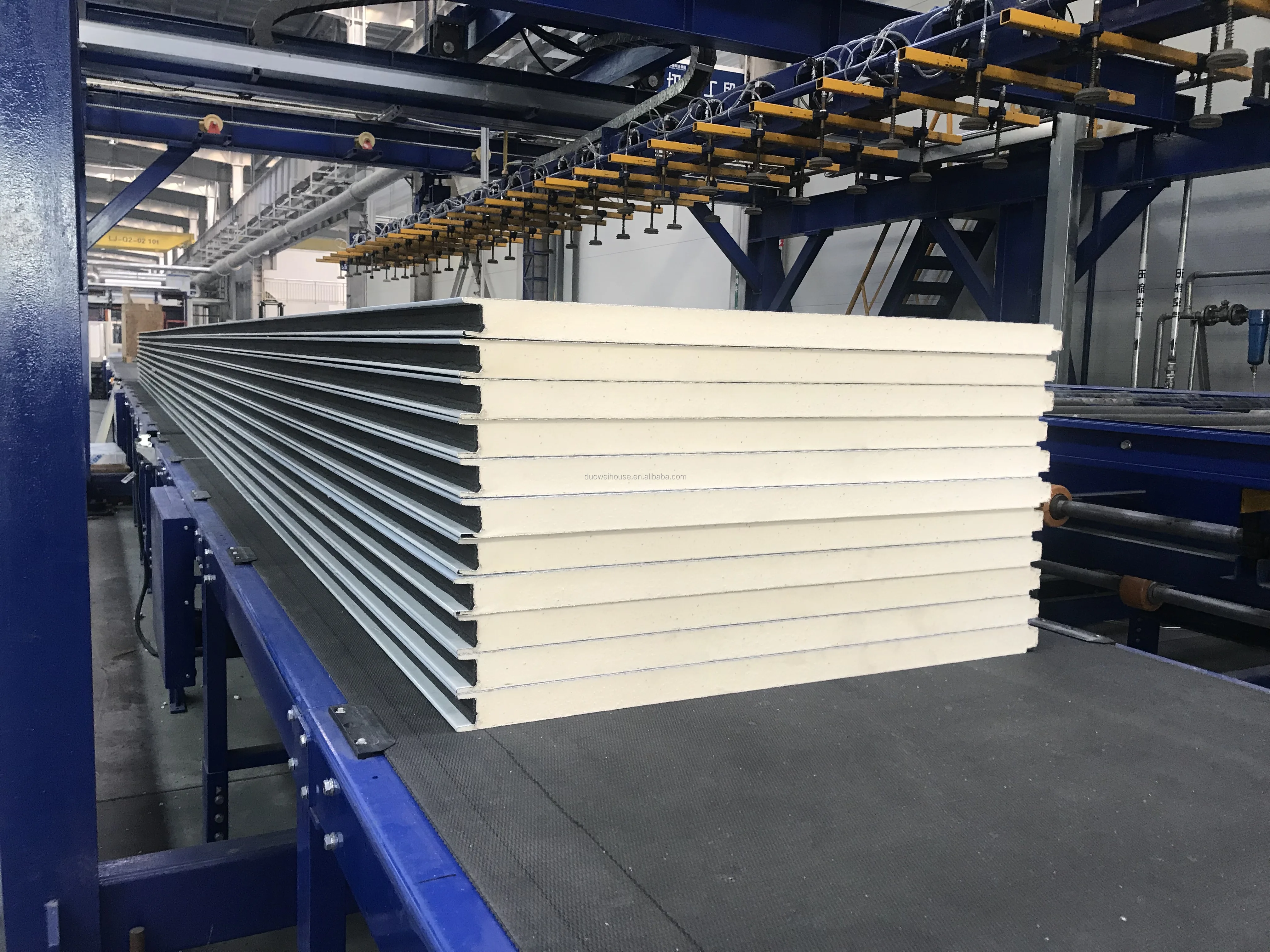 China Duowei 10cm PU Polyurethane Sandwich Panel In Middle East For Cold Storage
