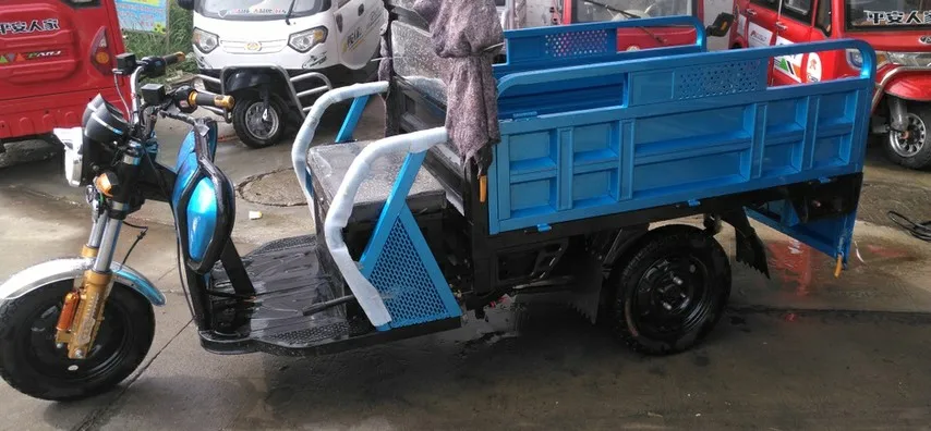 electric cargo trike for cargo delivery