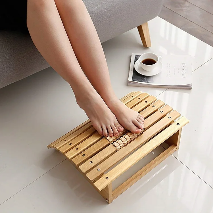 The multifunctional folding squatting stool