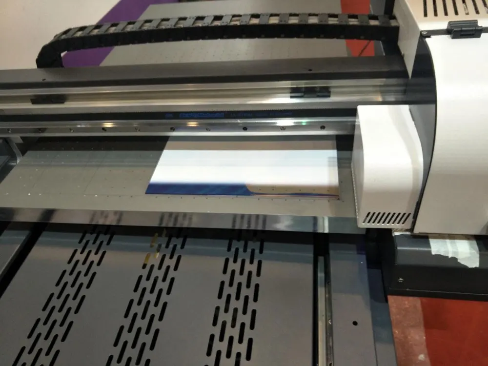 UV flatbed printer Varnish printing machine for Graphic design