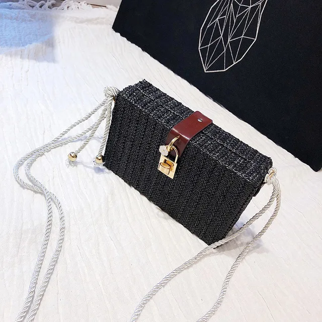 Summer new fairy bag female 2018 new wave Korean version of the wild Messenger bag shoulder straw ins explosion models