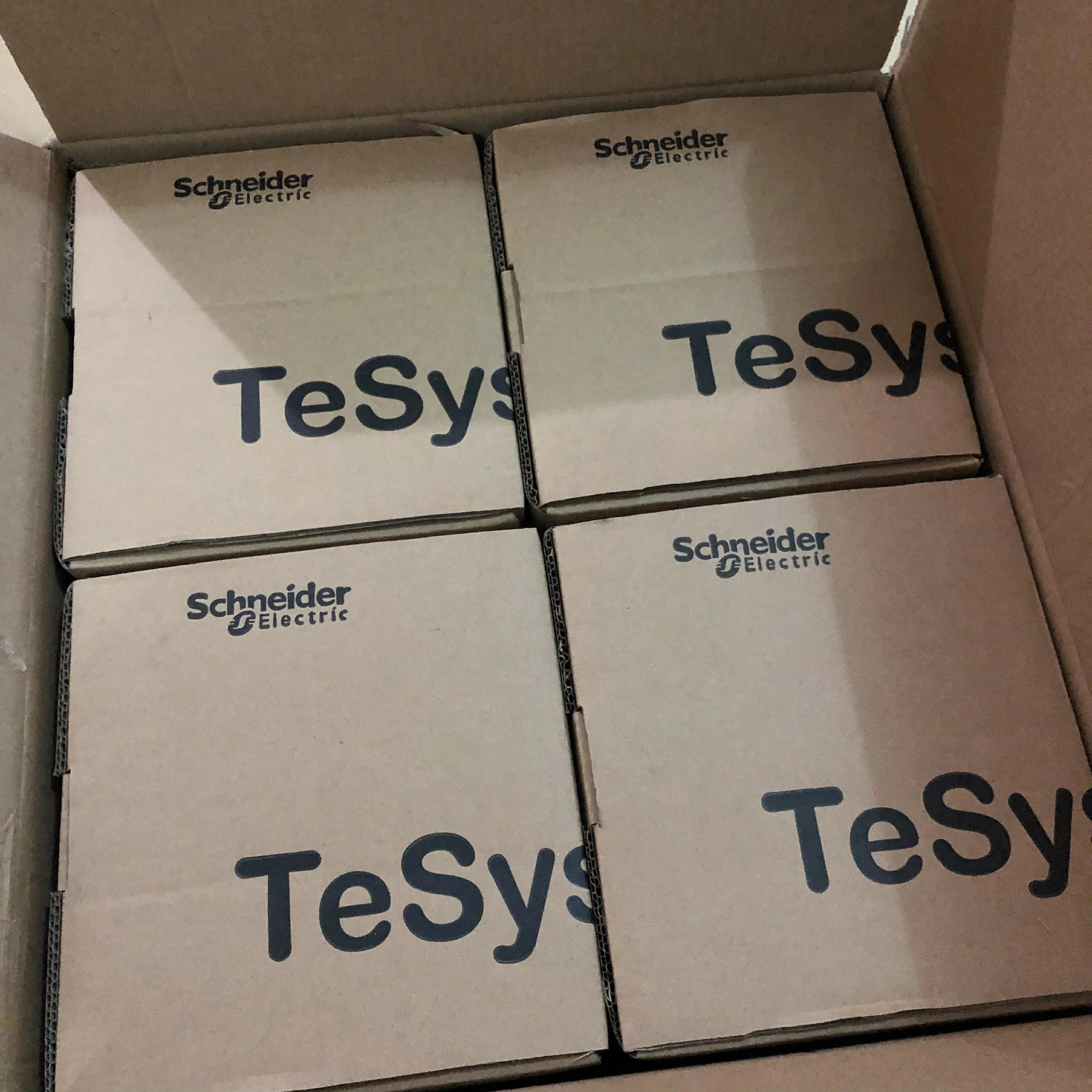 LC1D245 AC contactor LC1D245M7C LC1D245Q7C LC1D245E7C LC1D245F7C 24V 48V 110V 220V 380V 245A  Contactor