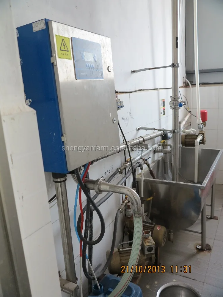Flow meter milking parlor for dairy farm milking with automatic cluster remover