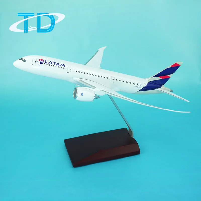 LATAM Boeing 787-9 1:200 28.5cm 2019 Souvenir Gift