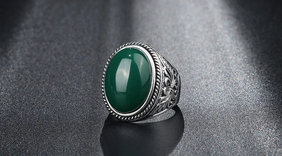 Huilin Customized Vintage Black Titanium Zircon Inlay Natural Opal Ring Female Gold Ring