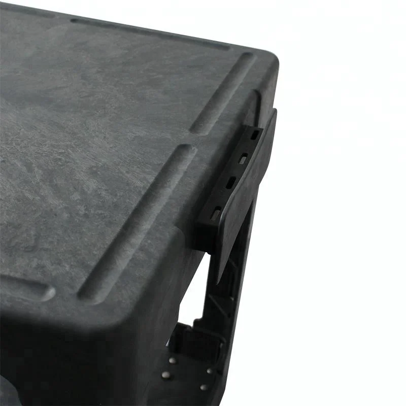 Пластиковая тележка с тремя поддонами и плоским верхом