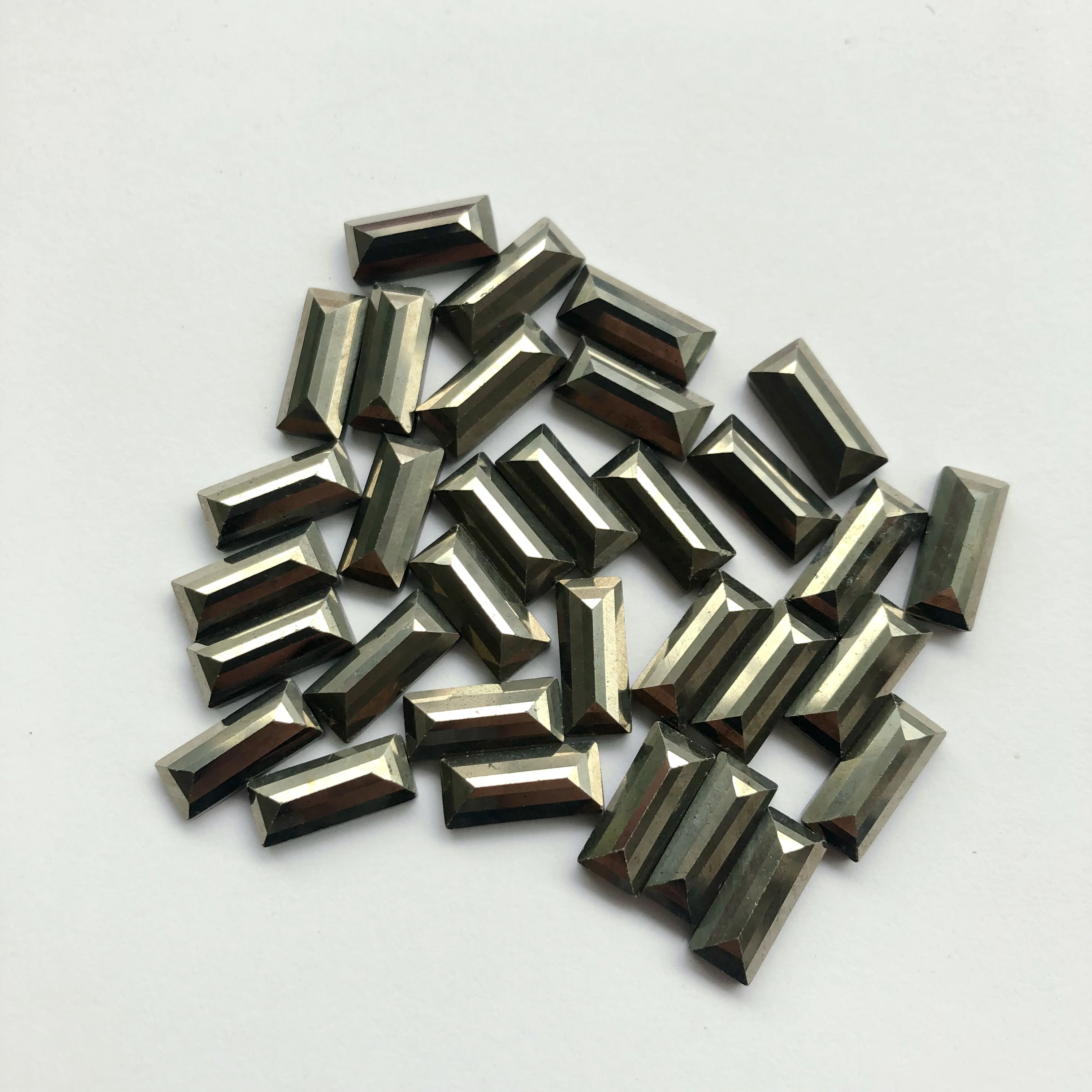 Hot sale Nature natural gemstone faceted golden pyrite powdered quartz crystal