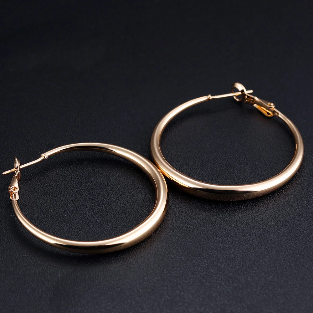 
Fashion Brand Jewelry Women Silver Round Shape Medium Hoop Earrings Designs 