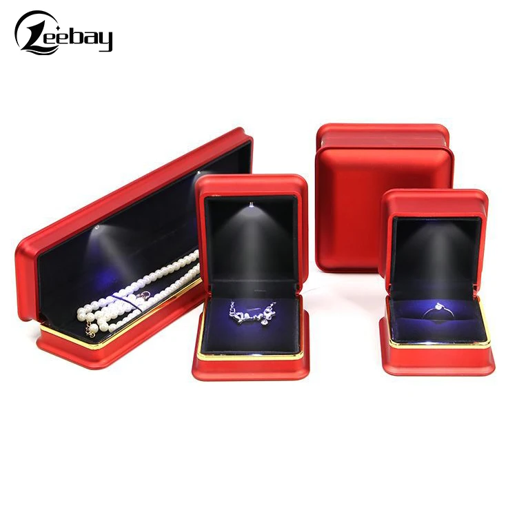 
2019 style engagement ring box with LED lights, creative leather necklace jewelry box 