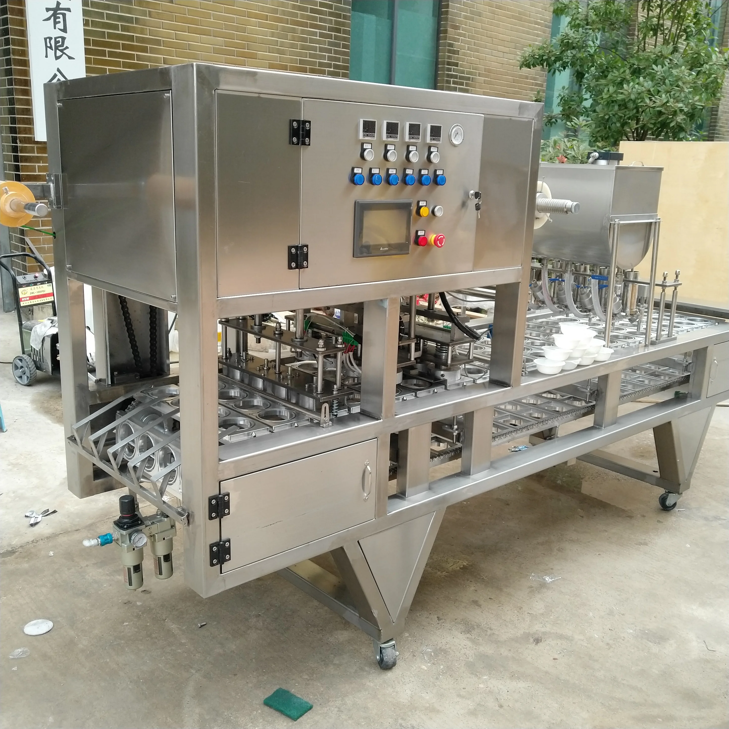 Automatic Cup Filling Sealing Machine/ Plastic Cup Sealer for Flavored Drink Stirred Yoghurt Fruit Yoghurt