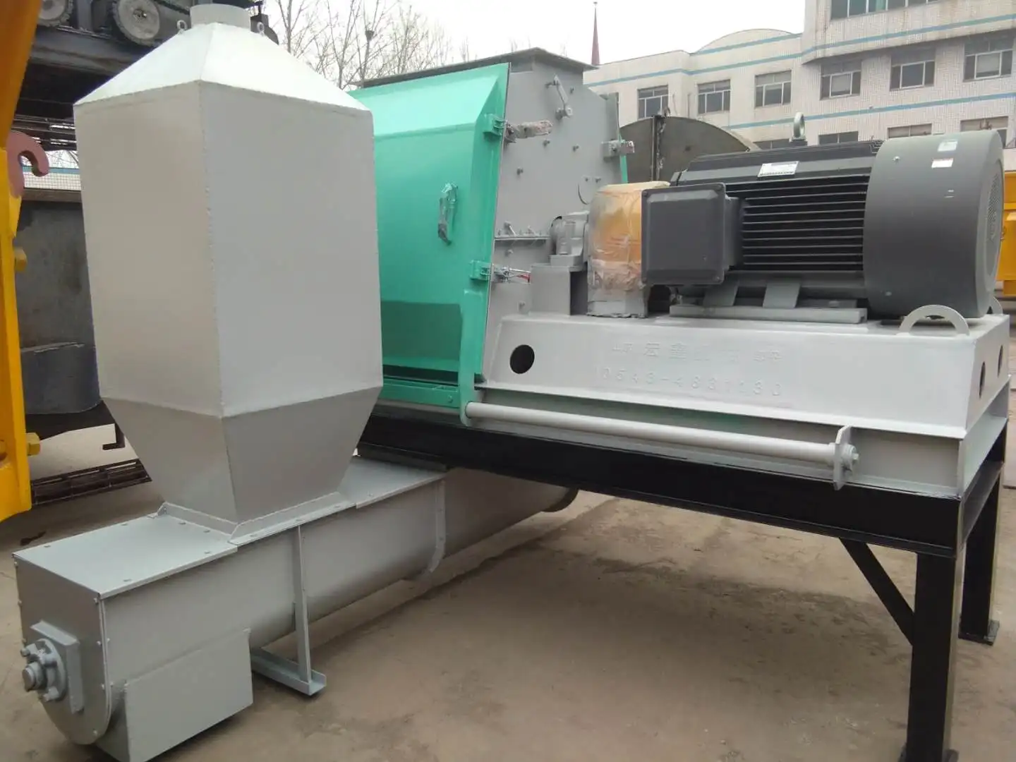 
Different end product size wood log hammer crusher 