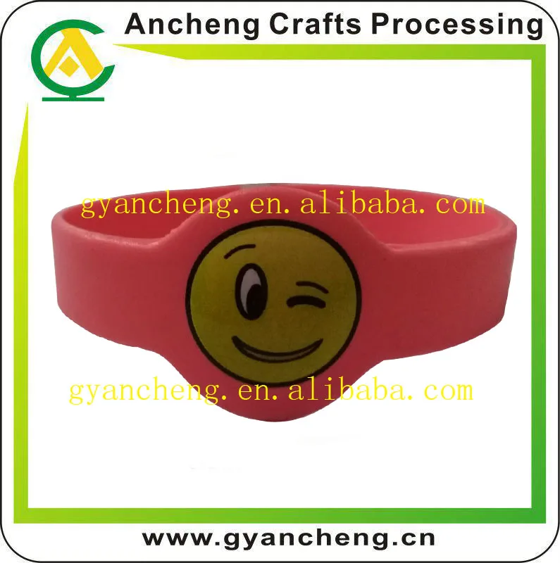 Горячие Продажи WhatsApp Skype QQ Wechat Сердитые Смайлики Силиконовые Браслеты для Рекламных