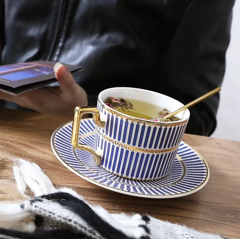 
Ceramic Coffee Cup European-style British Coffee Cup Afternoon Tea Cup with Disc Spoon and Saucer 