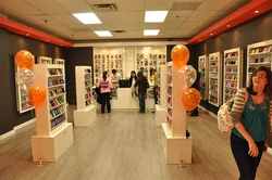 Custom Design Mobile Phone Accessories Shop Display Counter Modern Mobile Phone Shop Interior Design
