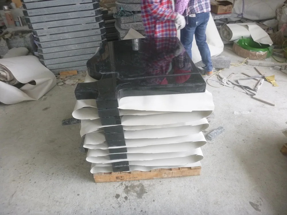 Импортный индийский камень-памятник из черного гранита