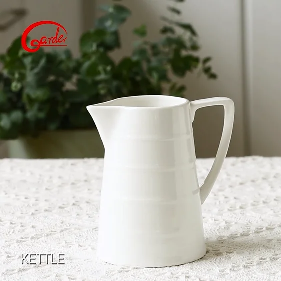 Factory Sale Small hot Ceramic Restaurant latte frothing cream milk jug / pitcher white milk jug