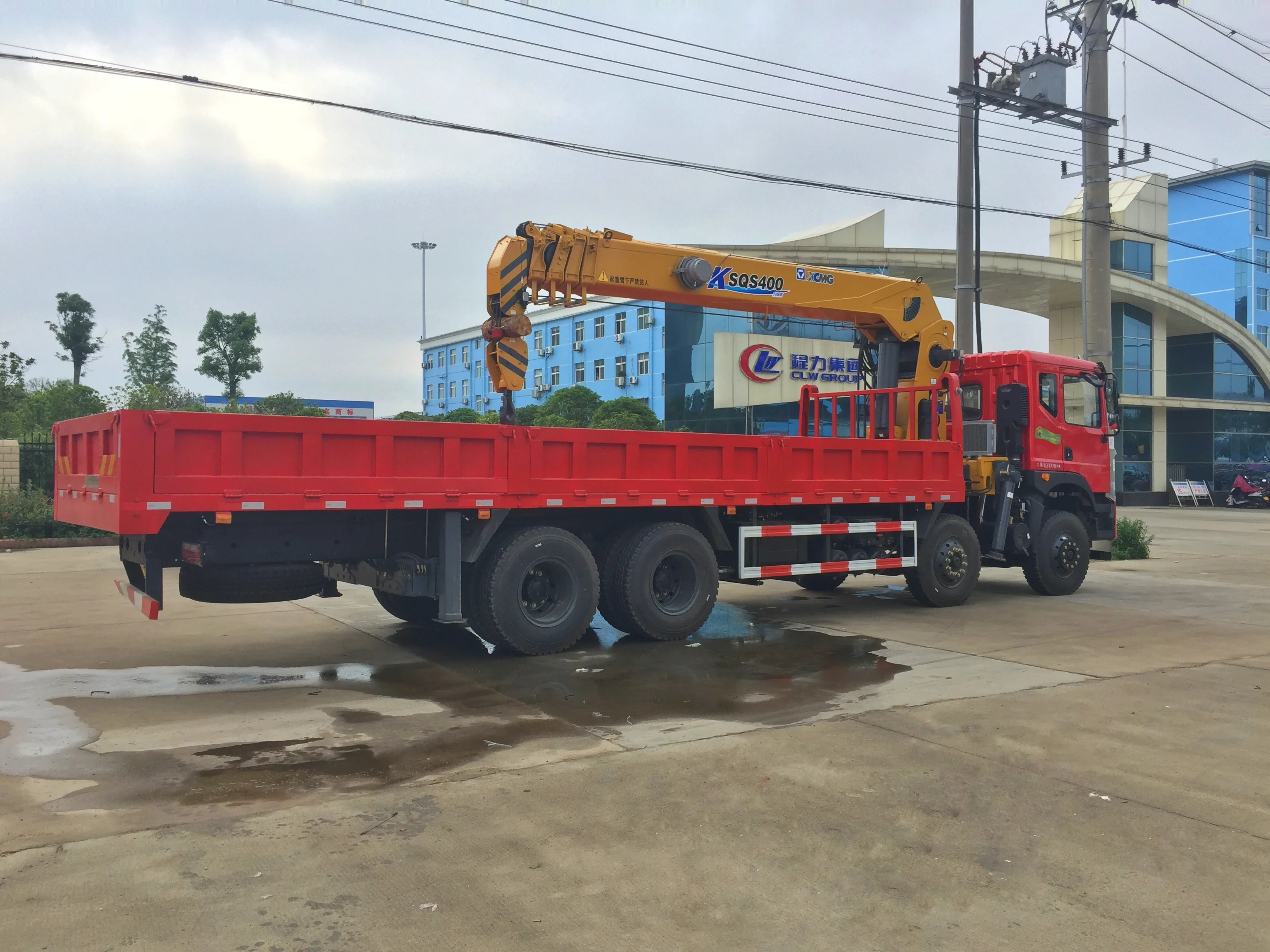 Pickup truck lift mounted crane with electric winch