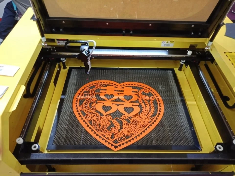 China 5070 7050 700 x 500 80w 100w 130w 150w Co2 Non-Metal Laser Cutting Machine for Paper MDF Plywood