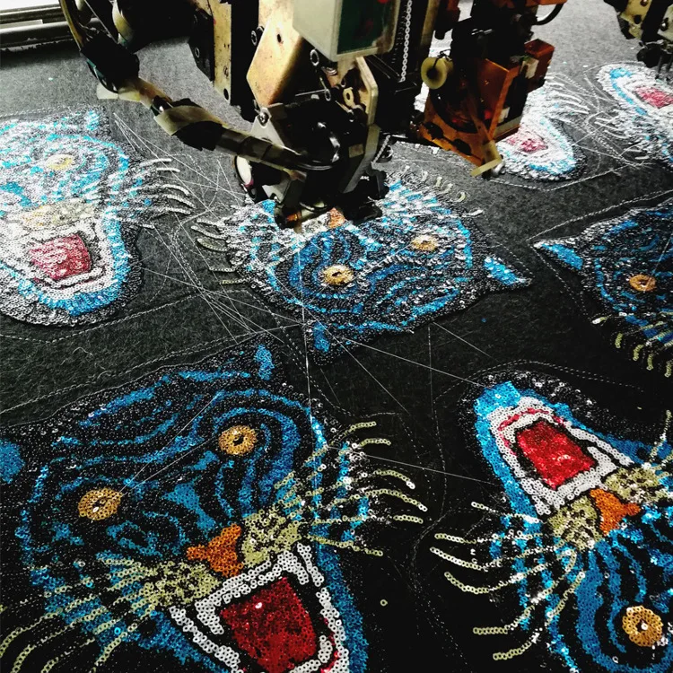 
GUGUTREE embroidery Sequins big tiger patch animal cartoon patches badges appliques for clothing ZK-50 