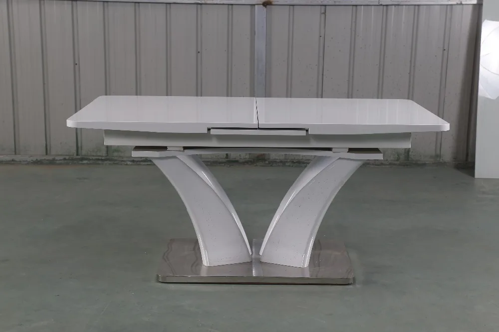 Modern white extendable high gloss dining table for 8 or 10 seaters