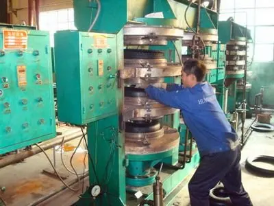 Customize high quality wholesale price vintage sawtooth touring motorcycle tire 180/65-16