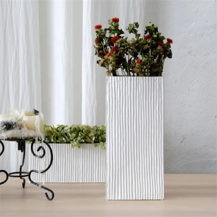Personalized design white plain matte modern style wedding decoration ceramic flower vase
