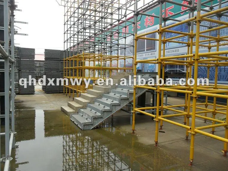 Лестницы и доски для строительных лесов