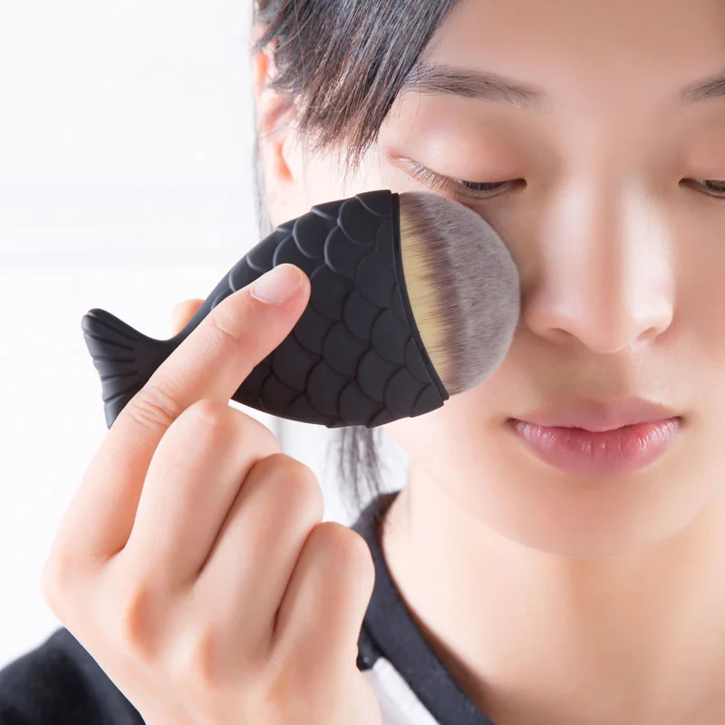 
High-end fashion single colorful mermaid blush makeup brush, engraving makeup tools private label set 