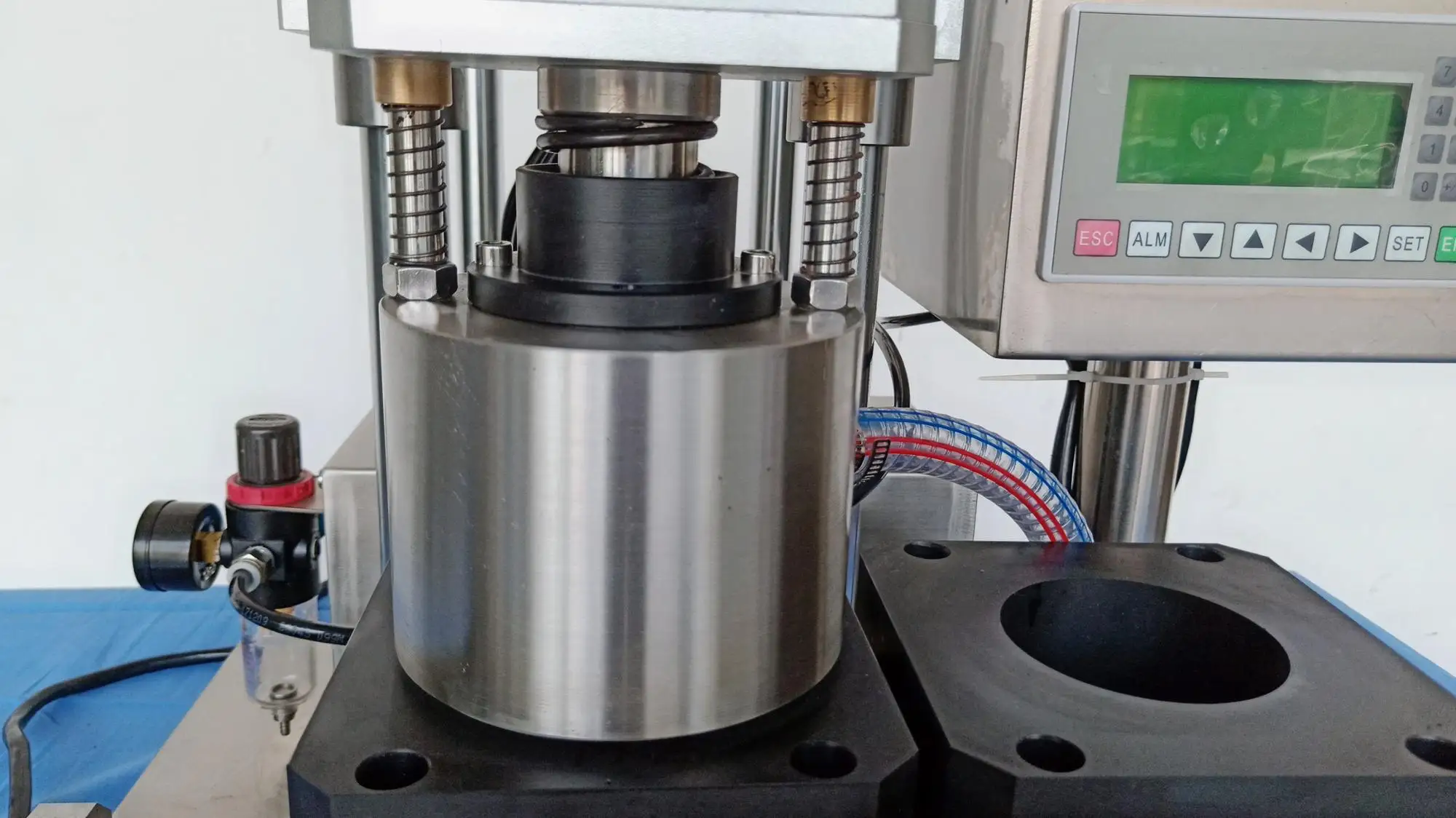 Semi auto glass bottle capper / chili sauce tinplate vacuum capping machine