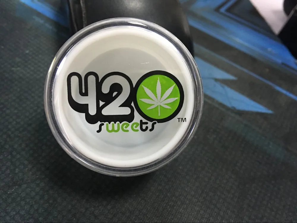 A 5 ml 10ml Acrylic Polystyrene Concentrate Container with Silicone Insert