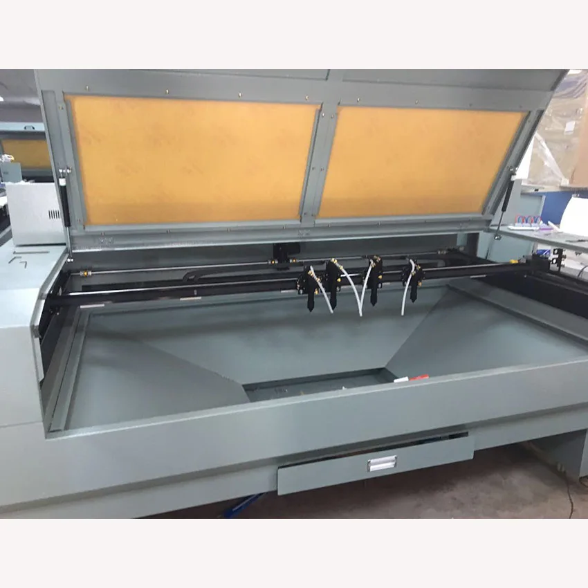 1910F четыре головки ткани одежды кожи лазерной резки и гравировки машины