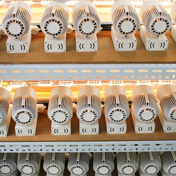 Компания-производитель 20 Вт алюминиевого удара светодиодные фонари трек с CE