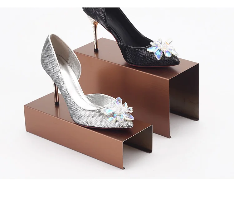 XINJI High Grade Metal Gold Rack Shoes Bags Display Platform Retail Stores Displays Props