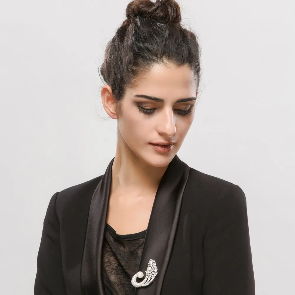 LUOTEEMI Wholesale Elegant Lady Wedding Dress Accessories Jewelry Free Shipping Luxury Crystal CZ Diamond Peal Swan Brooch