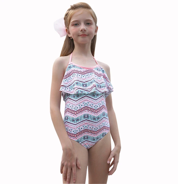 
Детский купальник в стиле ретро с оборками и открытой спиной 