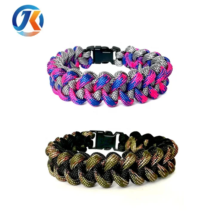 Multifunctional custom paracord bracelet