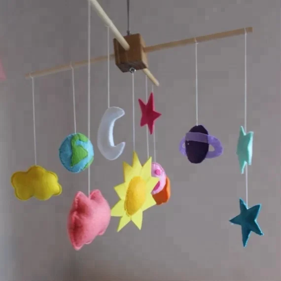 Подвесной детский мобиль ручной работы из войлока для детской кроватки с маленькой Солнечной системой из войлока