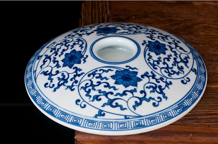 Retail Chinese Hand Painted Blue And White Ceramic Storage Jar Tea Caddy