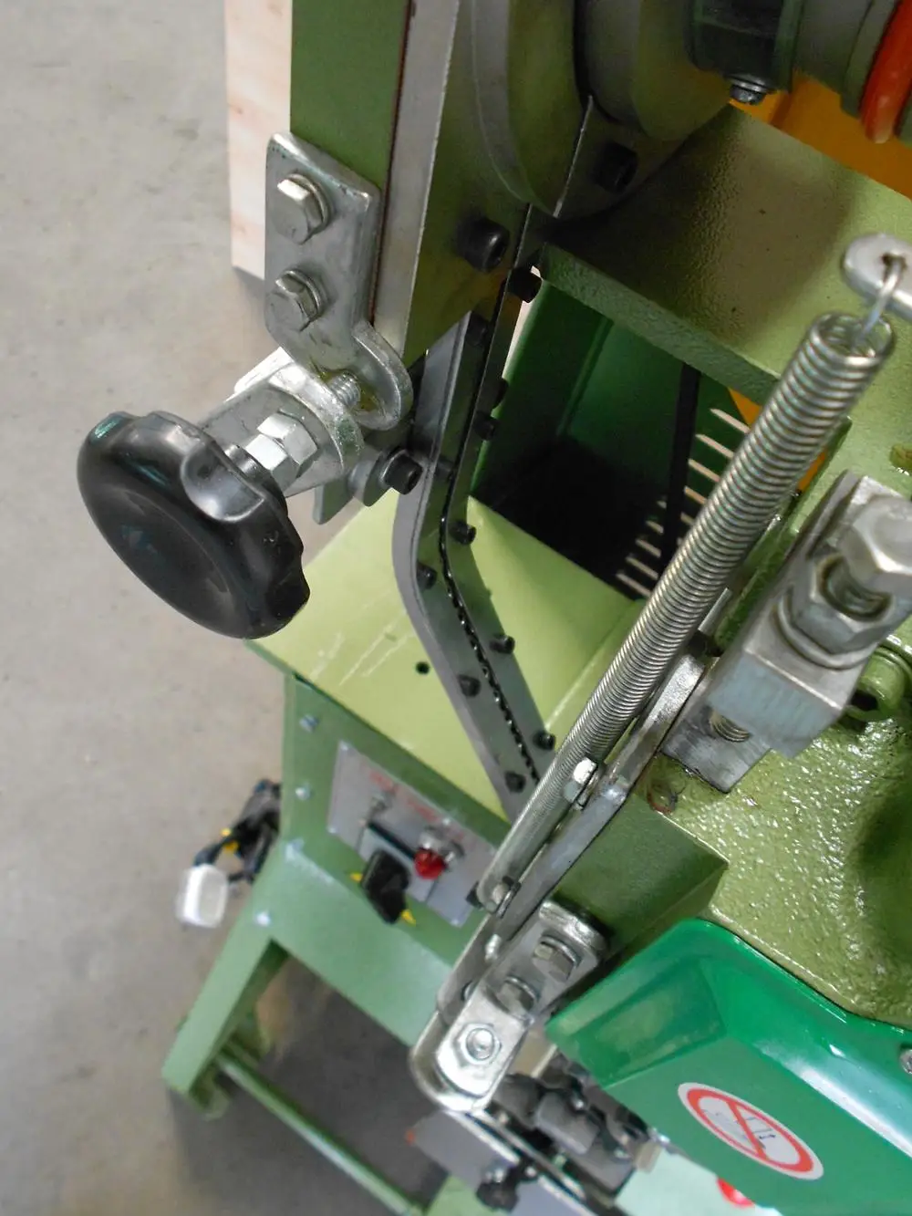CD high speed automatic button machine