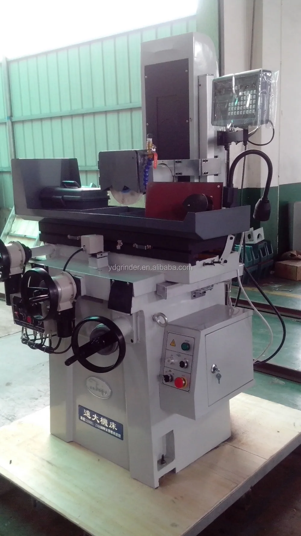 Electric surface grinder with DRO MD820